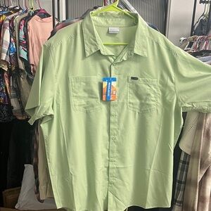 Columbia Men's Light Green Casual Button Down Shirt